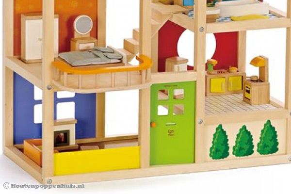 Poppenhuis met 6 vertrekken en meubeltjes.