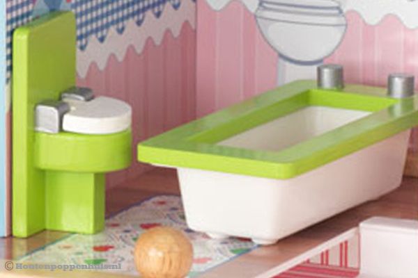 Badkamer met wastafel en bad.