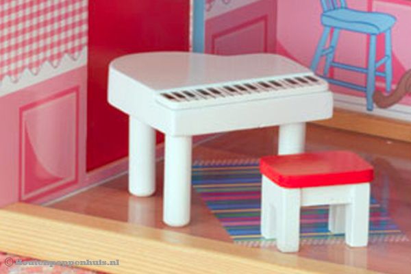 Zelfs een piano is aanwezig.