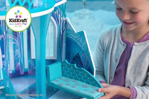 5 verschillende ruimten met meubeltjes.