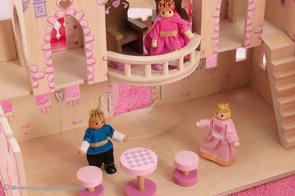 Poppenhuis poppetjes inbegrepen.