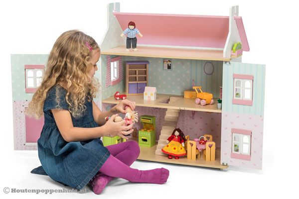 Le Toy Van Sophie's house | Houtenpoppenhuis.nl Speelgoedkisten voor kinderen Het Houten Poppenhuis