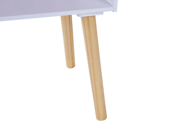 Houten poppenhuis op pootjes