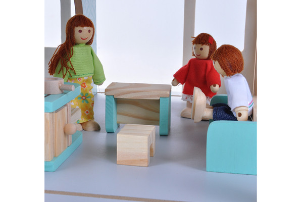 Speel met je poppen in de charmant gedecoreerde kamers.