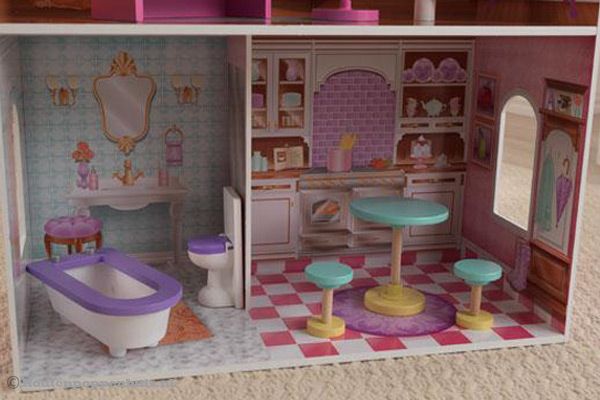 Badkamer en keuken met meubels.